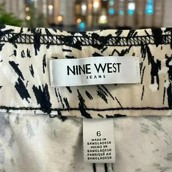 Women’s Nine West Animal Print Heidi Pull on Skimmer Knee Length Shorts Size 6. - Picture 3 of 4